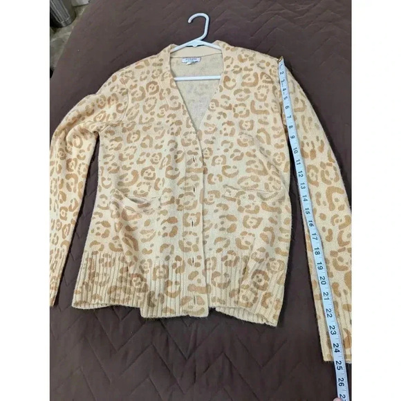 Cheetah print pocket tan knit sweater w/tortoise shell buttons, Andrée by Unit - Picture 8 of 8